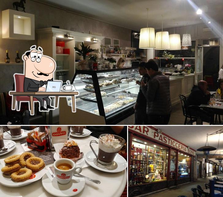 Siediti a un tavolo di Bar Pasticceria Bono di Roella & Buica S.n.c