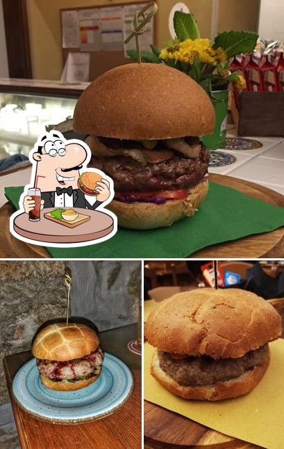 Concediti un bell'hamburger a Coronne