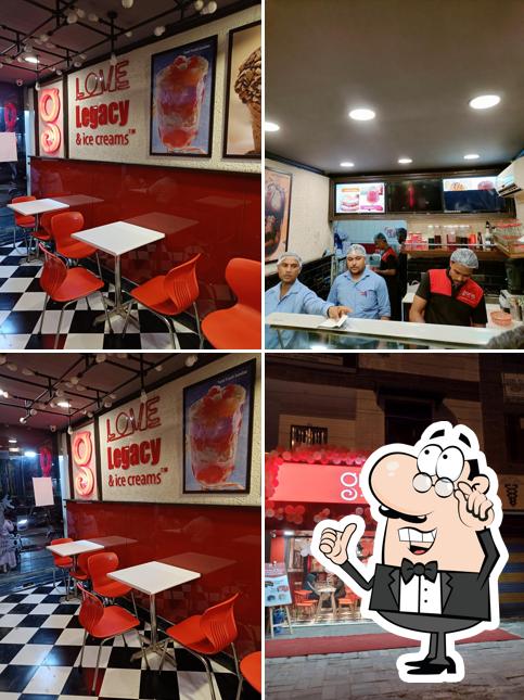 The interior of Giani's Ice Cream Shakes & Sundaes The interior of Giani's Ice Cream Shakes & Sundaes