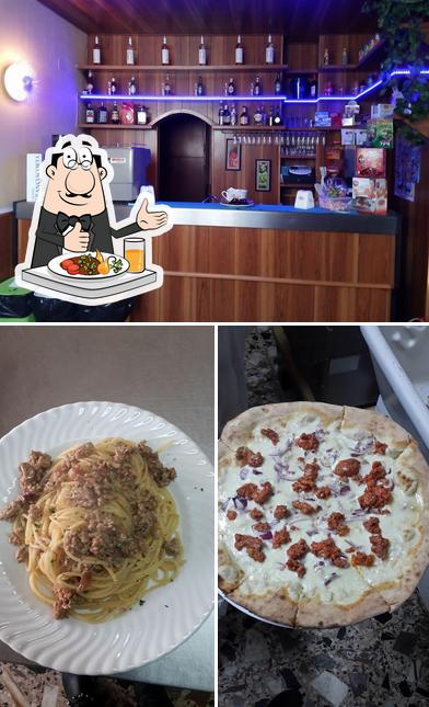La immagine della cibo e bancone da bar di La Tavernetta