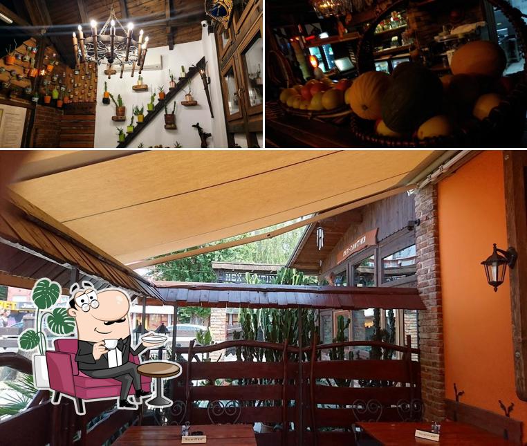 Siediti a un tavolo di Mex Cantina