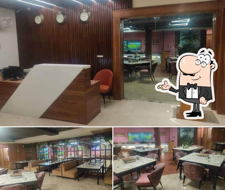 Check out how Moti Mahal Deluxe looks inside
