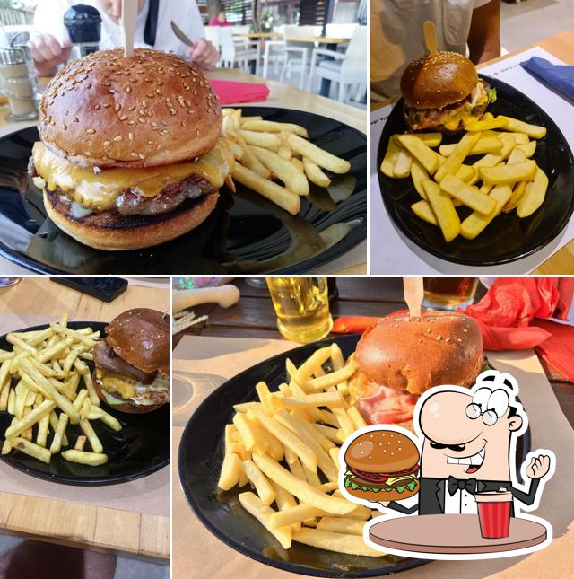 Ordina un hamburger a Desetka Pizzeria