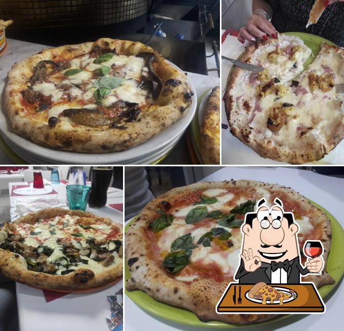 Scegli una pizza a Pizzeria Bella Napoli