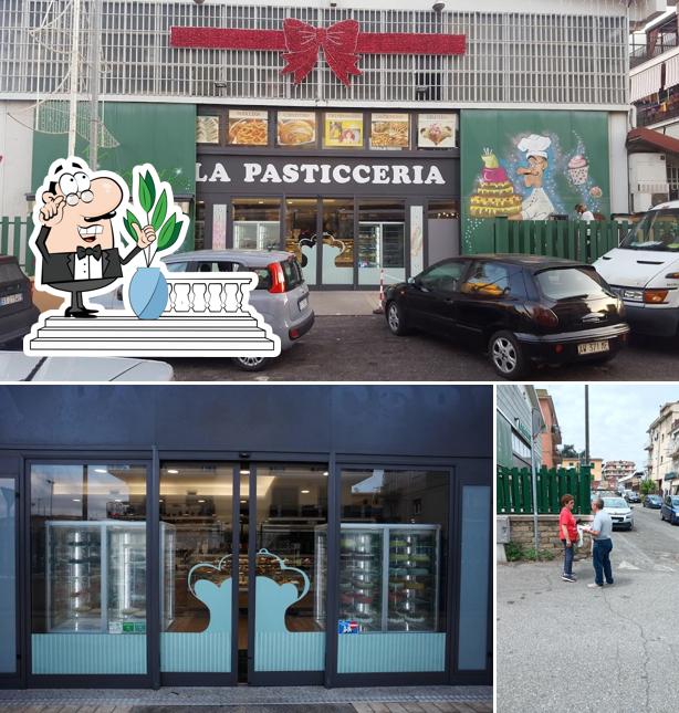 Gli esterni di La Pasticceria Il Pescatore (Torre Angela)
