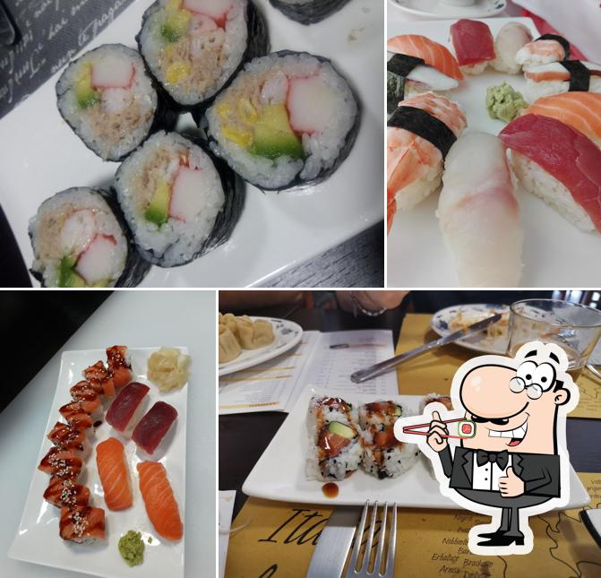 Il sushi è un pasto famoso tipico del Giappone
