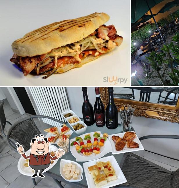 Panino con maiale stirato al Caffè Retrò - Colazioni, Pranzo e Aperitivi