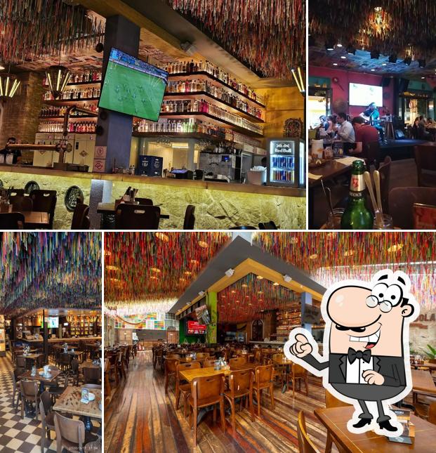 O interior do Tatu Bola Bar