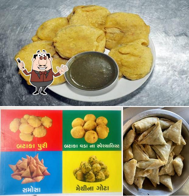 Food at Gayatri Bhajiya Center