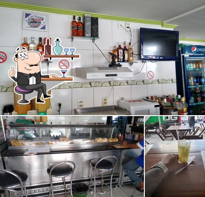 O interior do Limão Drink's