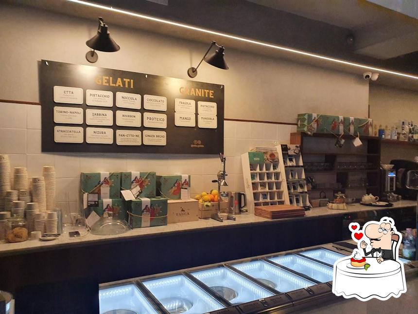 Etta Caffè & Gelato Naturale propone un'ampia selezione di dessert