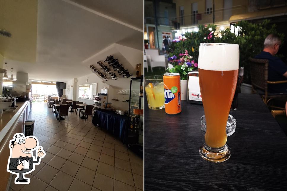 Guarda questa immagine di Garden Bar