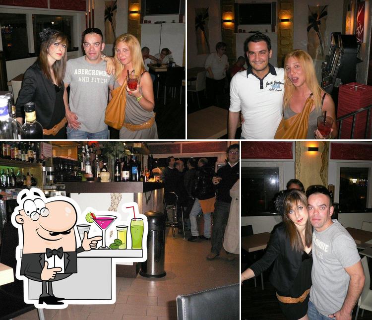 Tra le diverse cose da Malemi Cafè si possono trovare la bancone da bar e interni