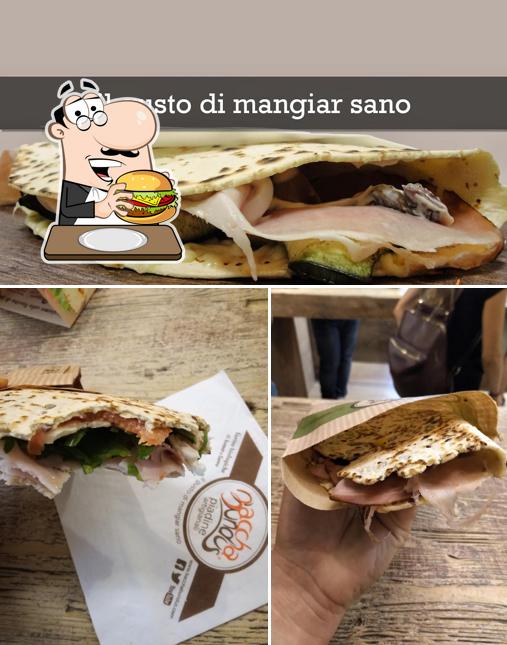 Prova un hamburger a Piadineria Artigiana Bacchabundus Cavour