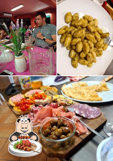 La cibo e interni del ristorante