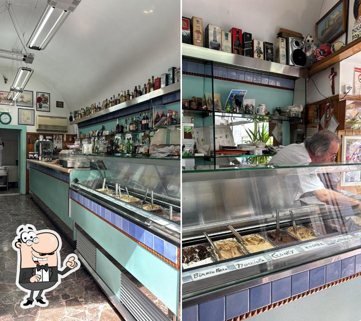 Dai un'occhiata agli interni di Bar Turismo