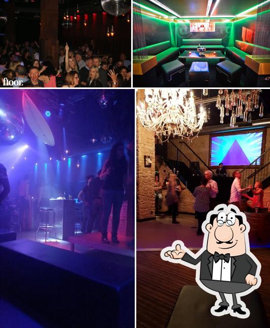 Siediti a un tavolo di Floor Club