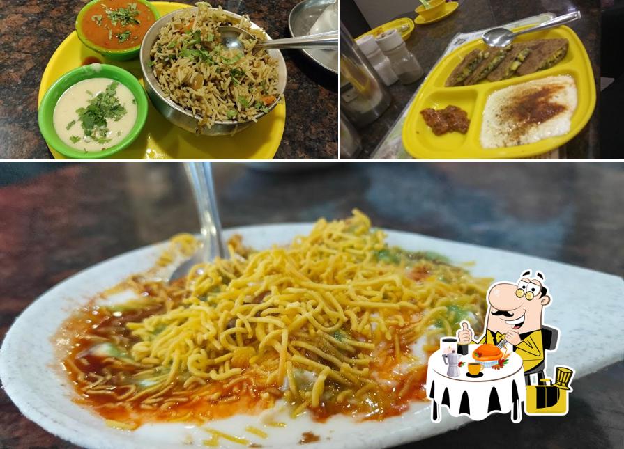 Food at Mansukh's Sweets and Snacks