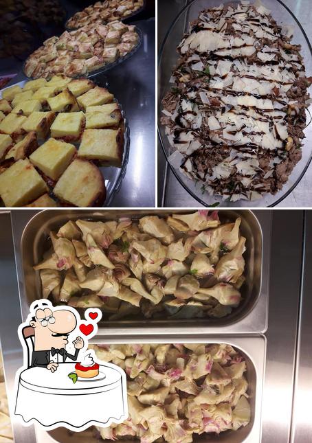 Artigiana Cucina Tipica Salentina...pasta fresca...servizio buffet propone un'ampia selezione di dolci
