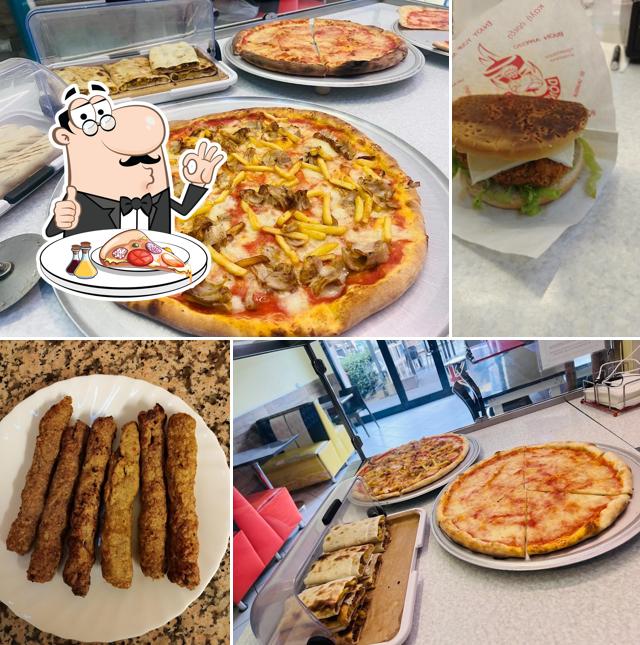 Scegli una pizza a Village Pizza and Kebab