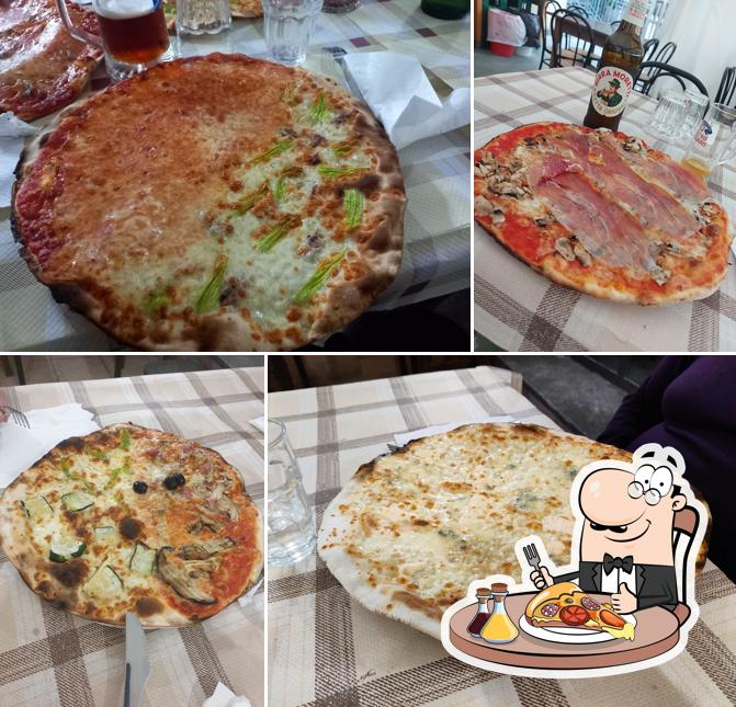 Scegli tra le svariate varianti di pizza