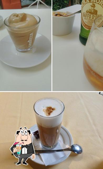 Goditi un drink dal menu