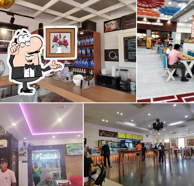 The interior of Slice of Italy Taj Expressway