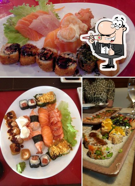 Rolos de sushi são servidos no Takê