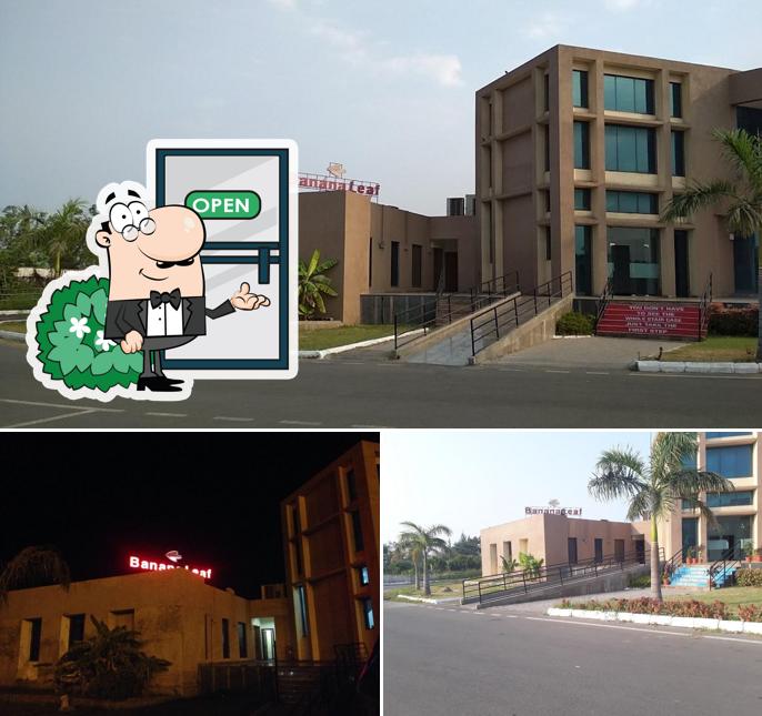 The exterior of Banana Leaf