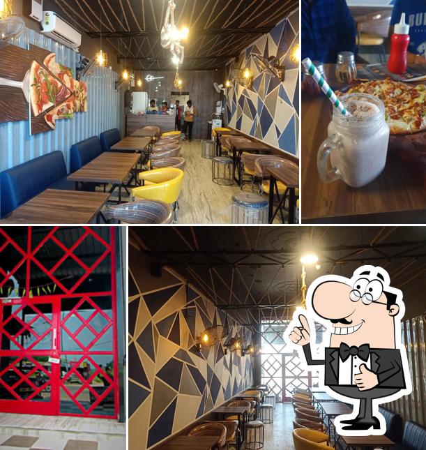 Look at this photo of Hunger Hub - Best Pizza Restaurant in Cheeka