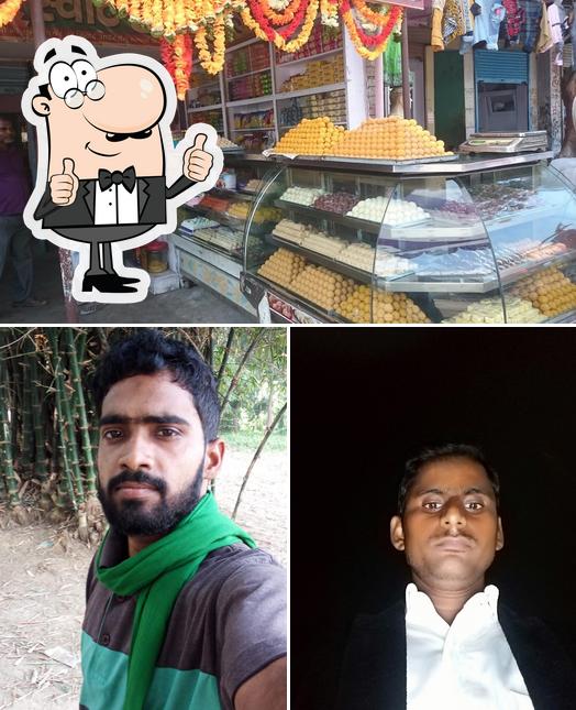 Look at the image of Kanha Sweets house