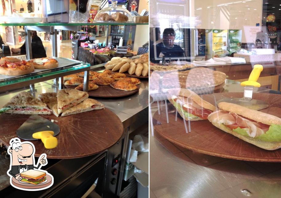 Scegli un panino a Fata Morgana Cafe Pizzeria