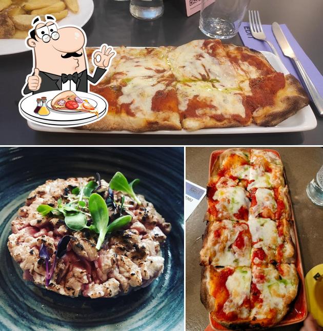 Scegli una pizza a EDIT Torino Pub e Garden