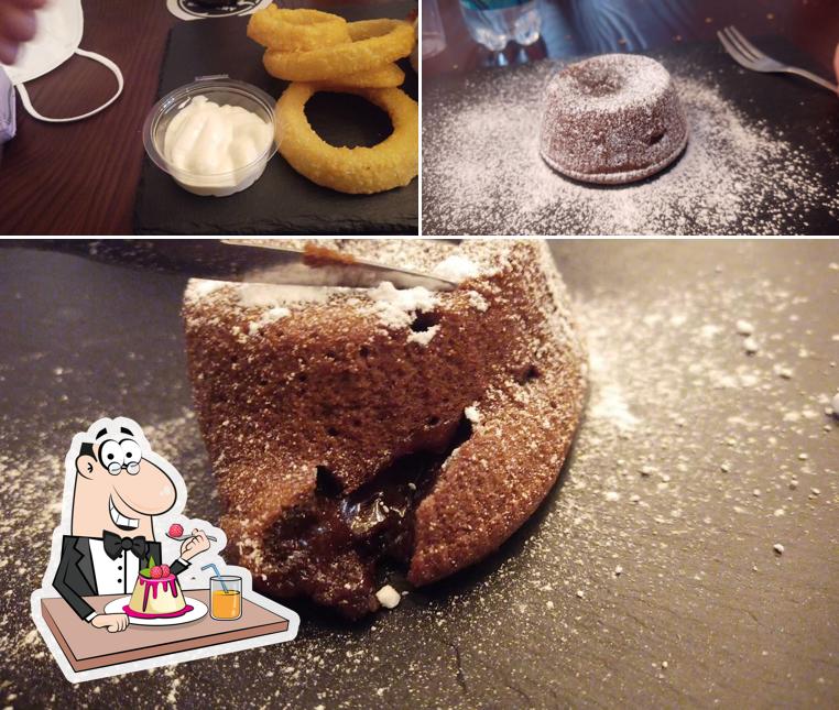 Hub - Good Food & Gaming Zone offre un'ampia selezione di dessert