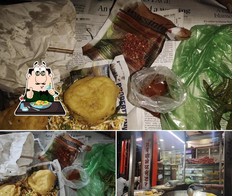 Among different things one can find food and interior at Gavali Bhel Centre
