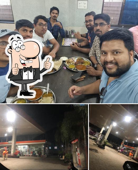 Here's a photo of Famous Hotel Jagdamba Machhi Khanawal