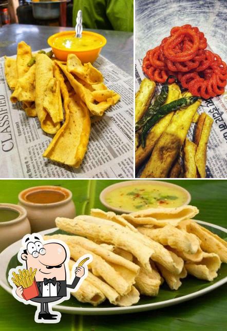 Order French fries at Shri Krishna Gujarati Kadi Fafda