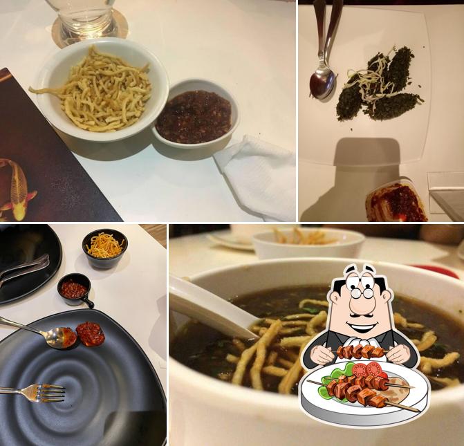 Food at 89 China Town