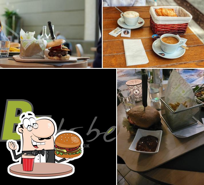 Ordina un hamburger a Restaurant & Bar B5