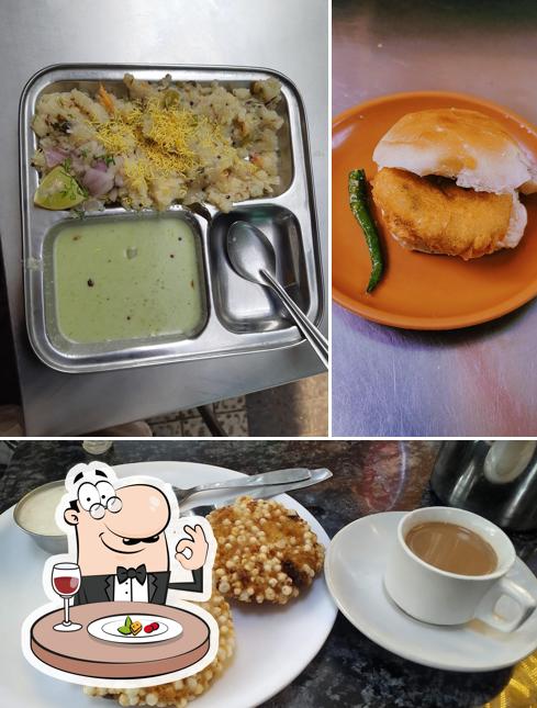 Meals at Punekar Wadewale