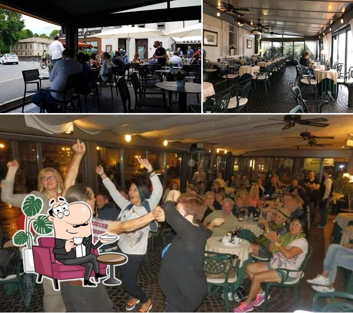 Dai un'occhiata agli interni di Caffè Carducci