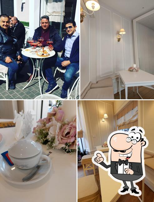 Siediti a un tavolo di Chérí Café