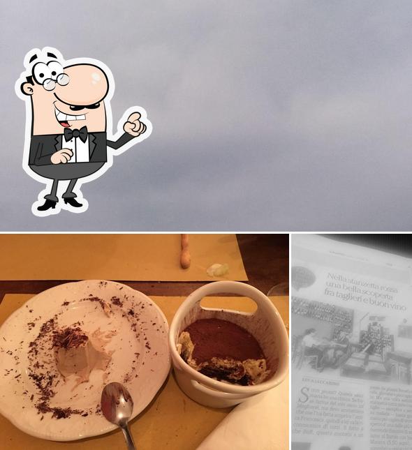 Questa è la foto che mostra la esterno e dolce di Enoteca Barbera e Rubatà - BeR