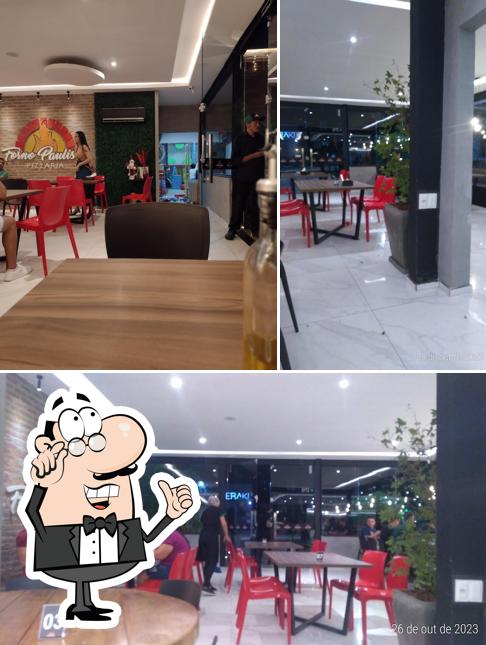 O interior do Forno Paulista Pizzaria