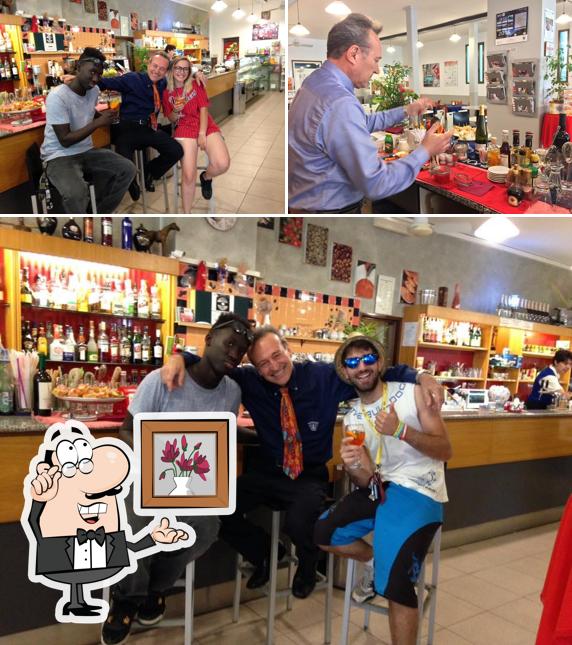 Dai un'occhiata agli interni di Bar Delle Terme