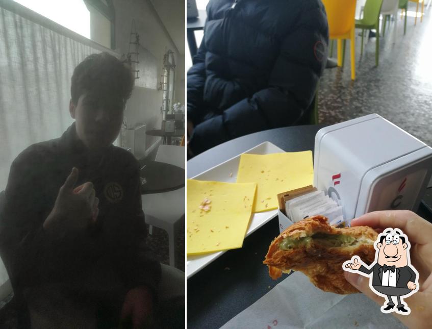 Dai un'occhiata agli interni di Bar dalla Carla