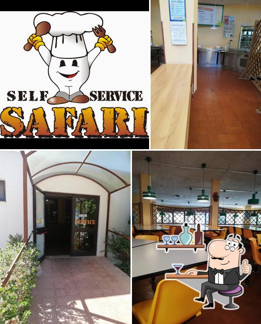 Siediti a un tavolo di Self Service Safari