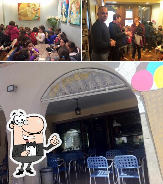 Siediti a un tavolo di Il Portico Snc Di Pra Paola & C