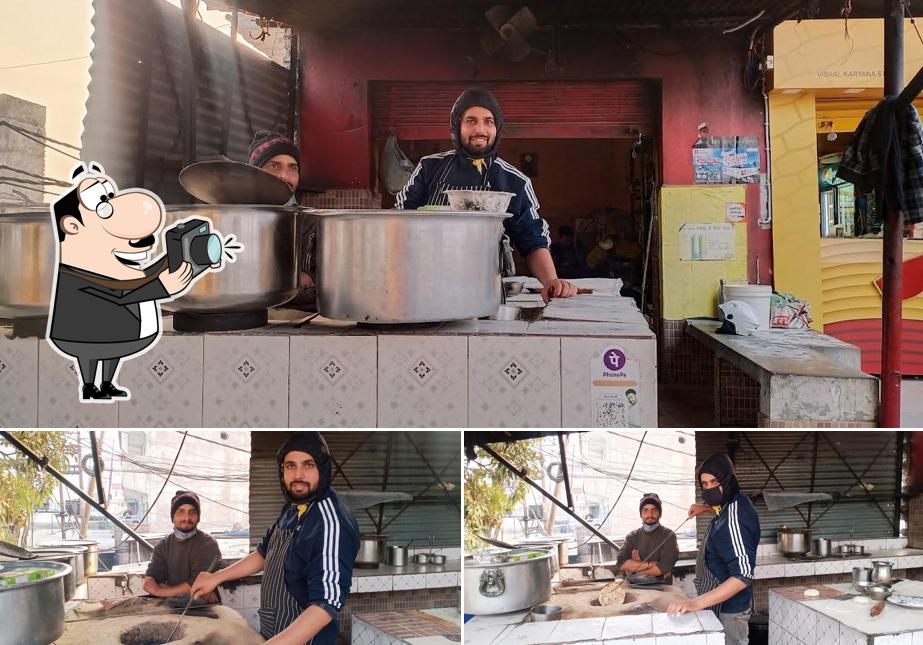 See this picture of Singh Dhaba