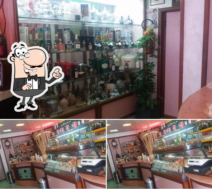 Siediti a un tavolo di Café De La Place